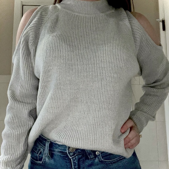 ✨ H&M Sweater - Picture 3 of 5
